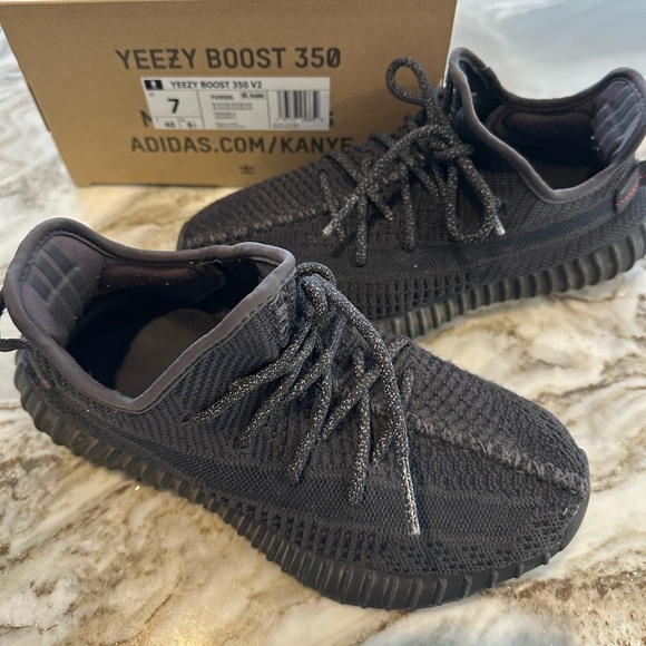 Adidas Yeezy Boost 350 V2 Black Men's Shoes size 7 - Picture 1 of 11